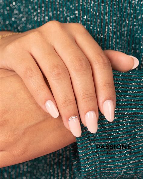 Uñas nude: cómo hacer esta manicura natural